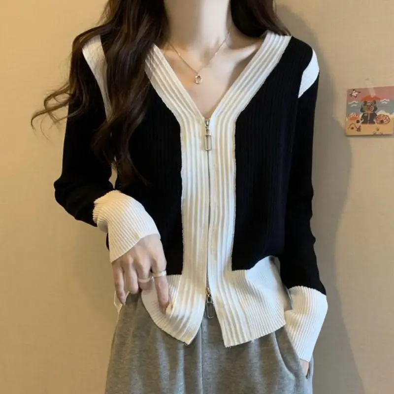 Fashion V-Neck Knitted Spliced Zipper Korean Cardigan Sweaters Women\'s Clothing 2022 Autumn New Loose Casual Tops All-match Coat