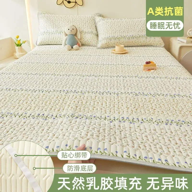 thumbnail image 1 of Sábana de verano fresca, funda de almohada, traje para dormitorio de estudiantes, alfombrilla enfriadora de látex con dibujos animados, juego de ropa de cama, colcha doble lavable, 1 of 5