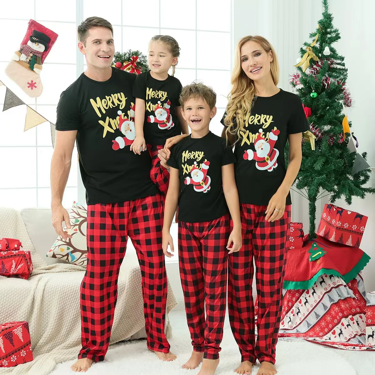 Conjunto de pijama navideño de manga corta y pantalones largos para adultos y niños, traje a juego con estampado de Feliz Navidad, aspecto familiar, novedad de 2024