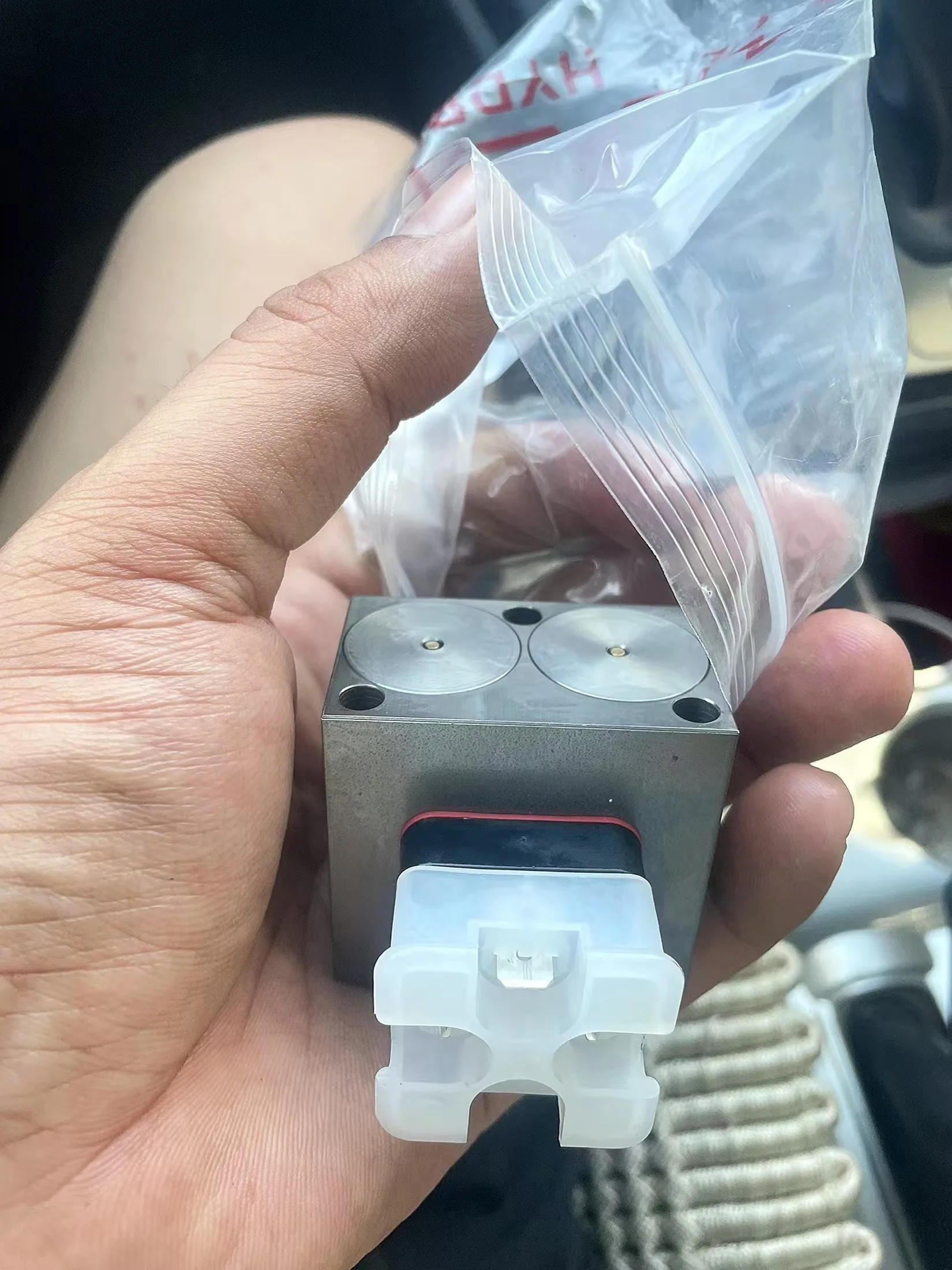 1PC 7709050 HAWE Multi way Valve Solenoid Valve SCHIENTE Electric Proportional Coil 24VDC