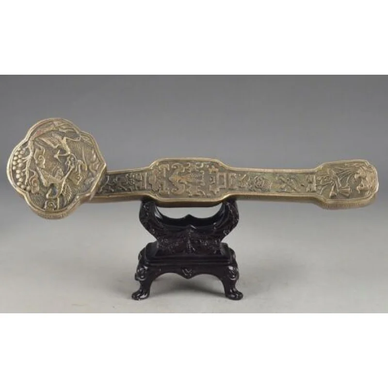 

Auspicious Brass Chinese Old Hand Hammer Crane Exorcism Tool (without Shelf)