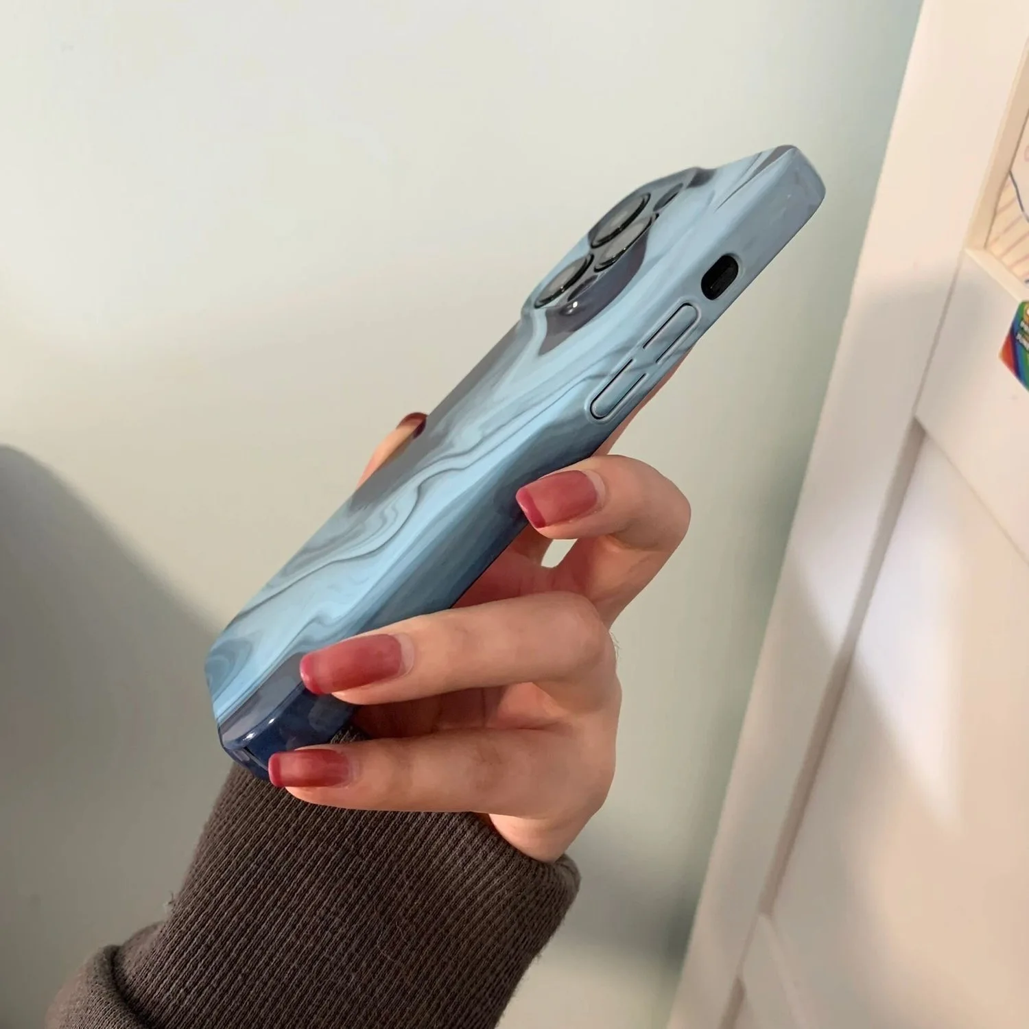 Casing ponsel gaya INS, pelindung HP pola marmer biru ramping