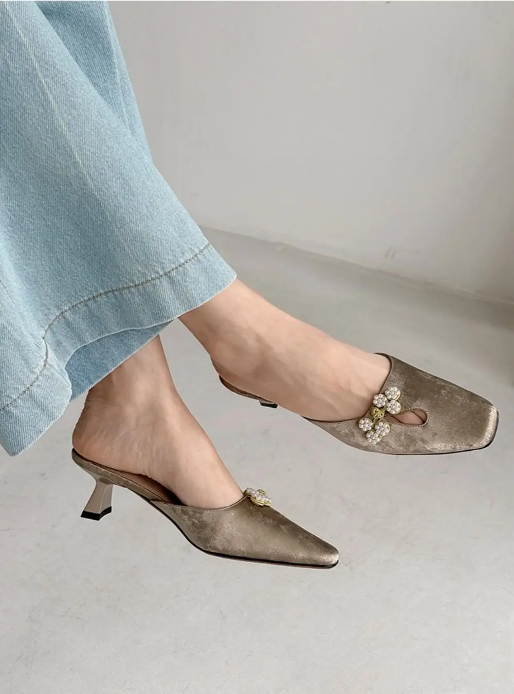 New Chinese style retro baotou half slippers for women, summer slim heels, Muller sandals, medium high heels, square toe