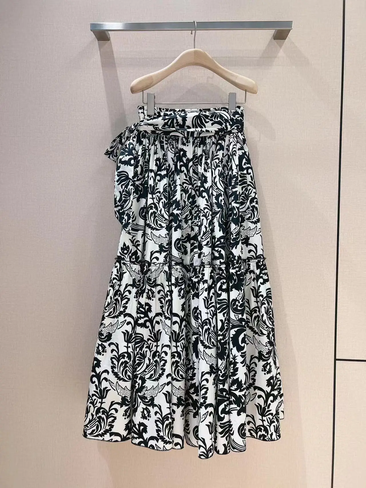 

Runway Fashion Women Long Skirt 2023 Summer Flowers Print Pleated Ladies Casual Hot Sale Ladies Cotton Popular Skirt