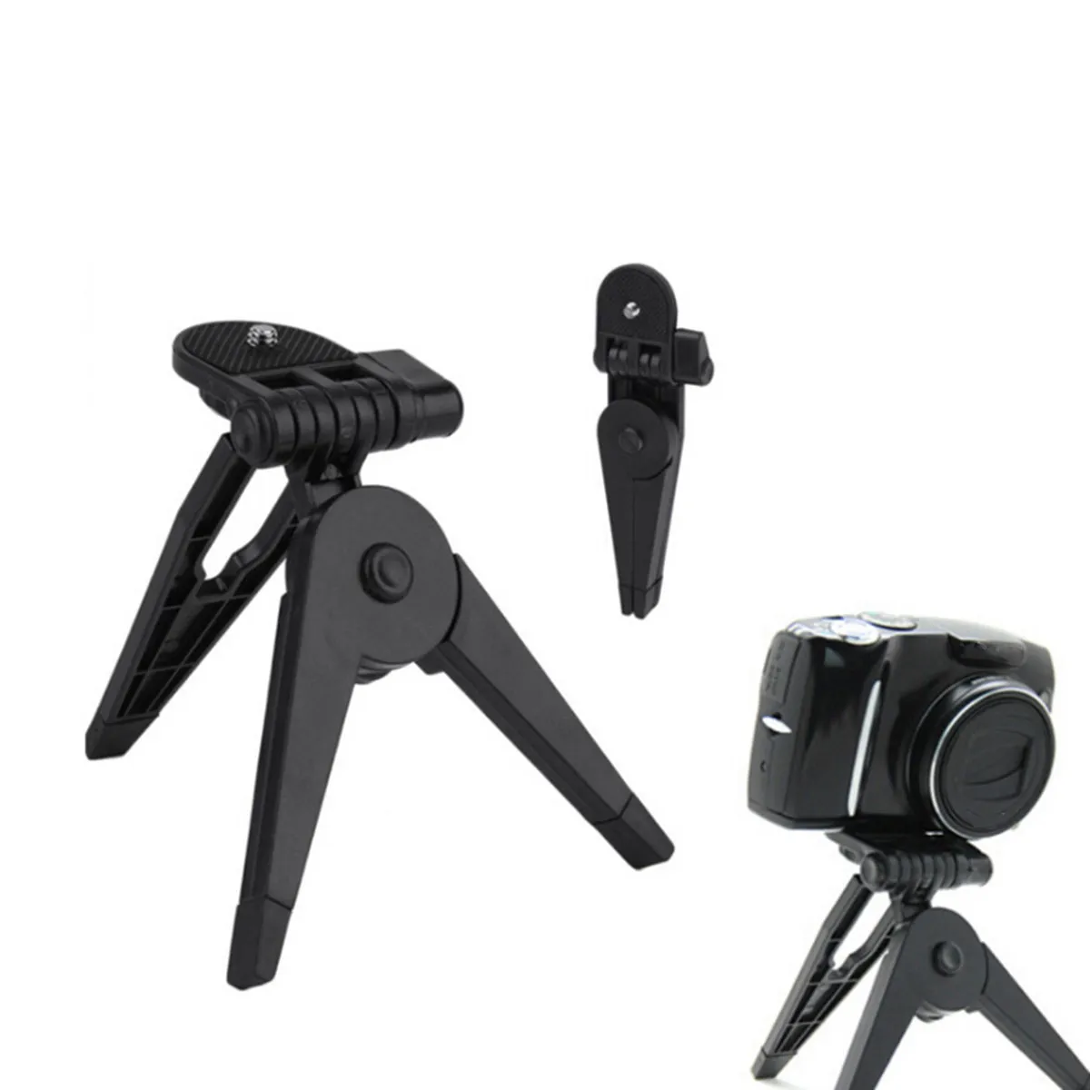 Mini trépied de bureau réglable pour caméra d'action utilisé sur un bureau avec un ordinateur portable en arrière-plan, support stable pour un streaming.