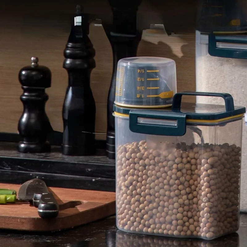 Dog Food Pail Plastic Storage Tank with Measuring Cup