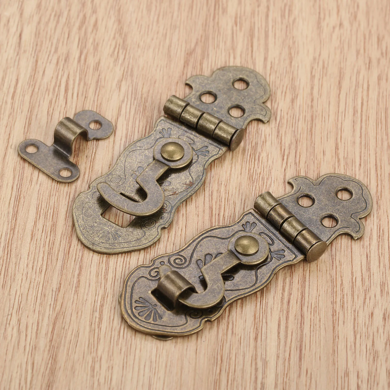 Antique Bronze Box Buckles Latch Clasp Pattern Carved Flower Book Lock Wooden Box Toggle Lock 71*24mm Bronze Tone with Screws furniture hardware,toggle latches,jewelry box hasps,decorative latches