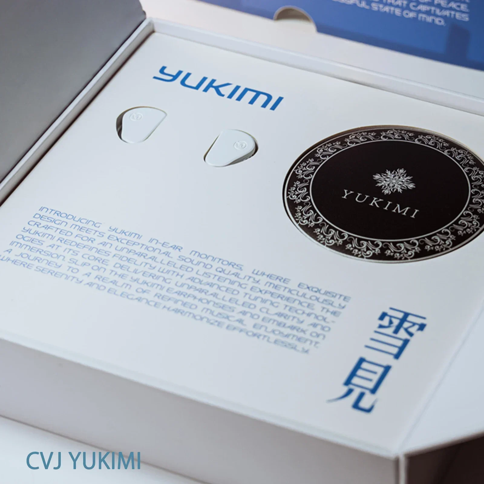 CVJ YUKIMI ANGELEARS　有線イヤホン ANGELEARS × CVJ YUKIMI」 雪をイメージしたデザインに硬質な