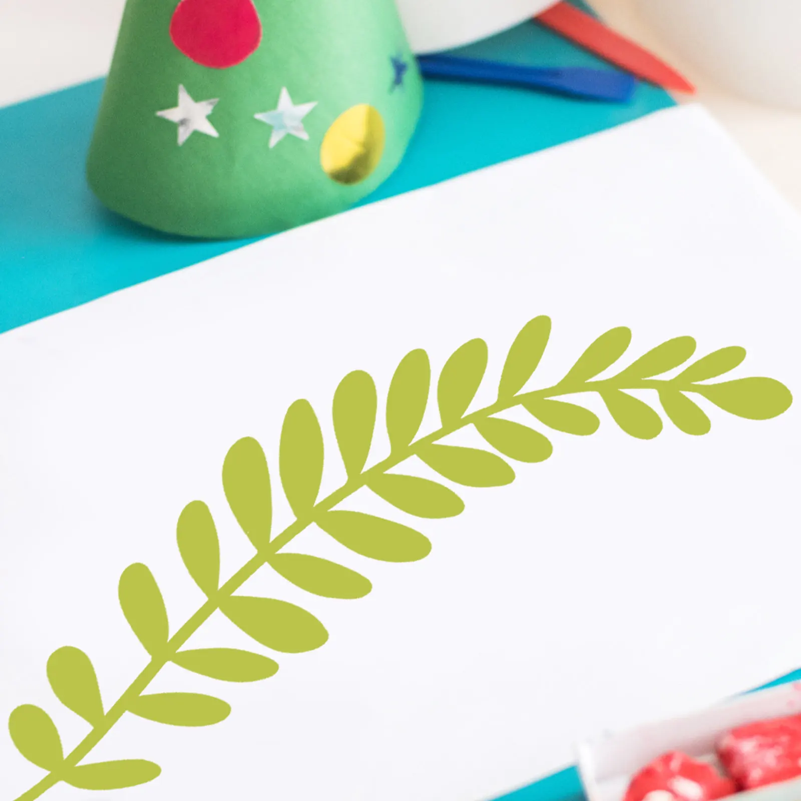 24Pcs DIY 페인팅 스텐실 식물 꽃 템플릿 속이 빈 그림 그리기 재사용 가능한 플라스틱 세척 가능한 공예용 도구 다기능