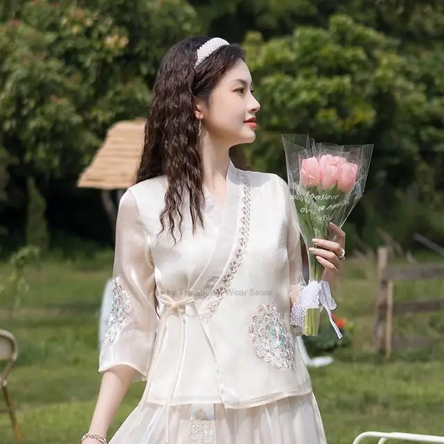 Рисунок 3 - Шифоновая Блузка с цветочной вышивкой