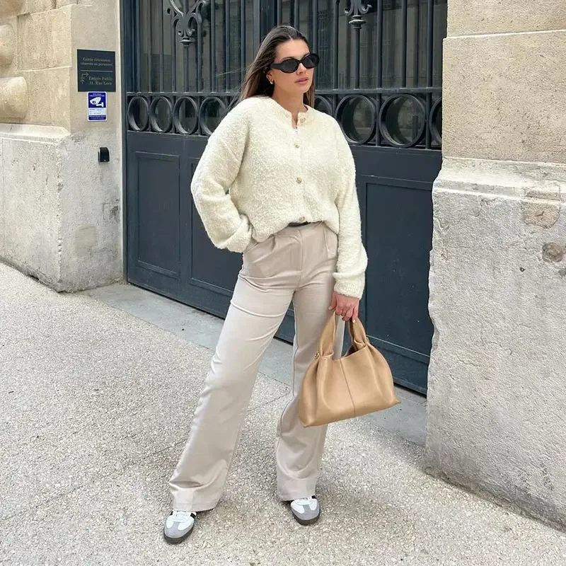 Suéter elegante de manga larga para mujer, cárdigan liso holgado de un solo pecho con cuello redondo, ropa de abrigo suave y a juego para primavera 2025.