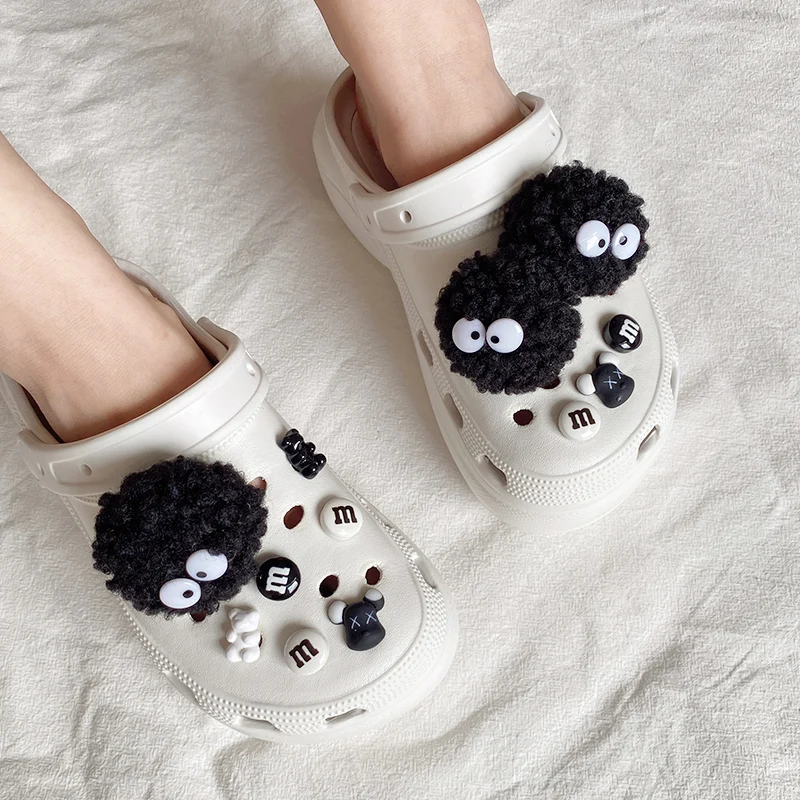 

2024 Hot Sale DIY Black Plush Ball Shoes Charms for Furry Ball Cute Hole Shoe Charms Designer Lovely Accessories All-match