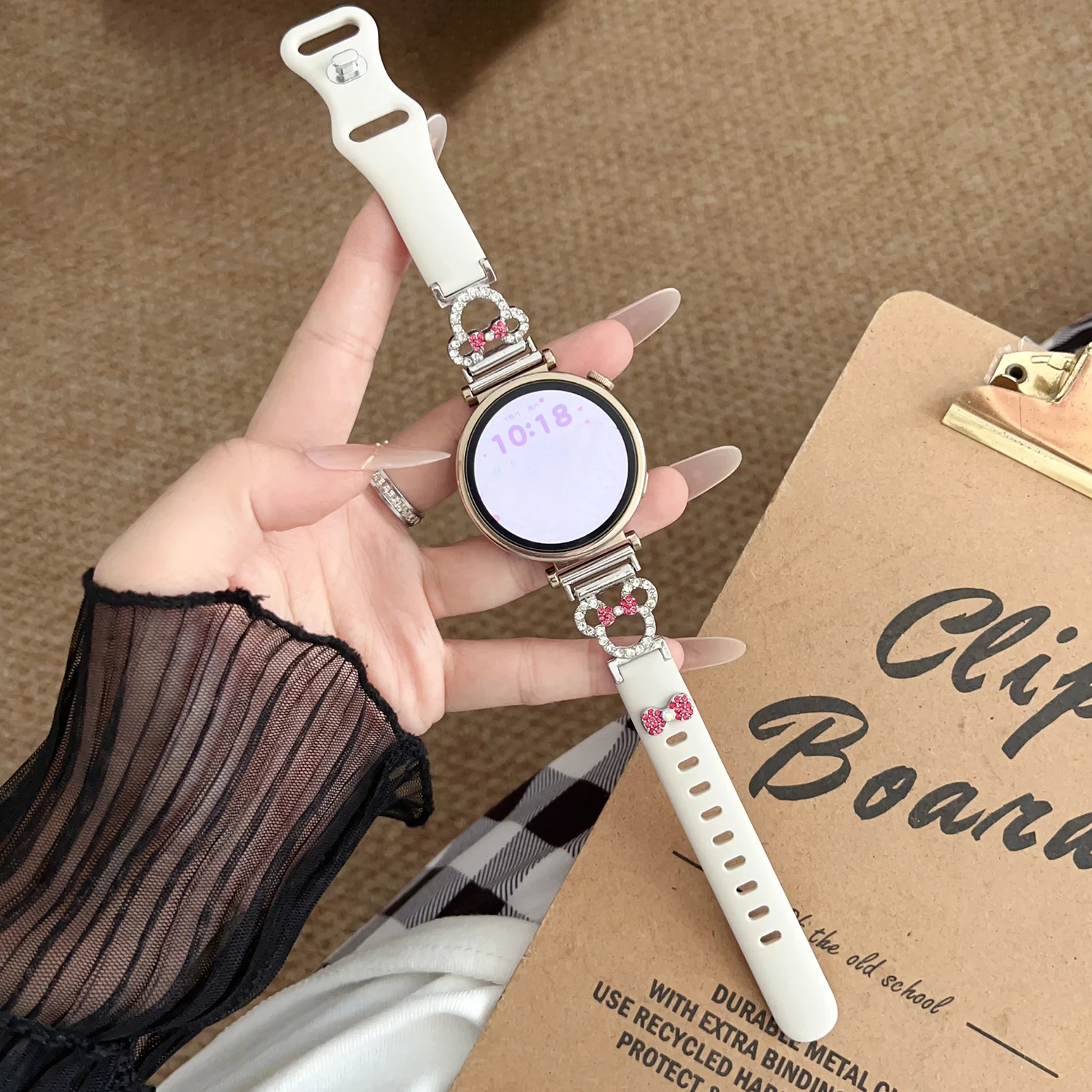 Elegant Diamond-Studded Silicone Metal Strap, Universal Fit 18/20mm – Lightweight & Fashionable
