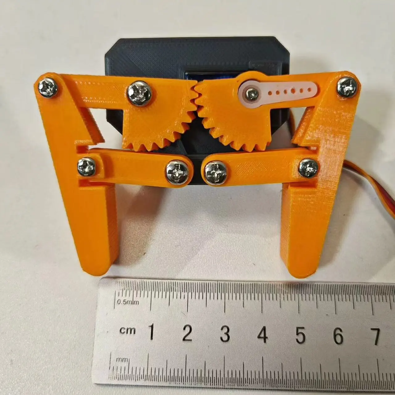 

Desktop robotic arm gripper two finger fixture robot compatible with sg90 servo gripper SNM5