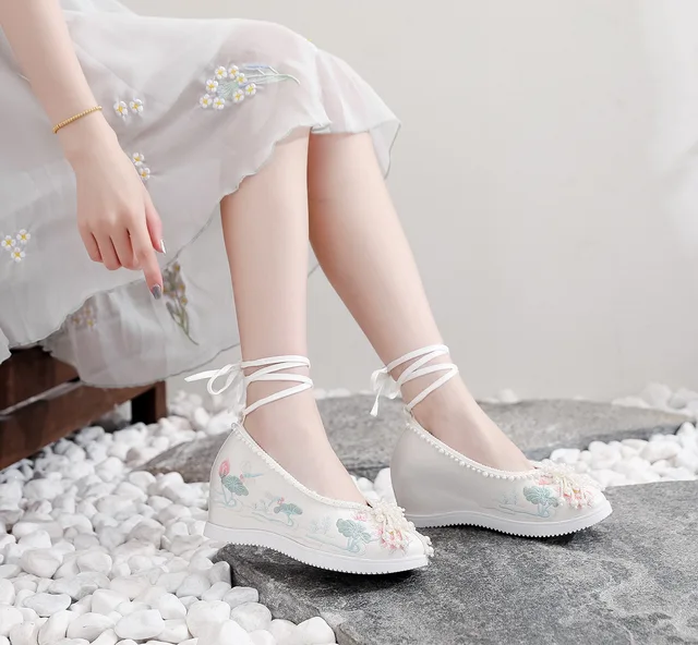 Chaussures Hanfu rétro traditionnelles chinoises pour femmes, chaussures  d'aviation, chaussures simples de style ancien, chaussures de danse de la  MSI, q150, 2024 - AliExpress