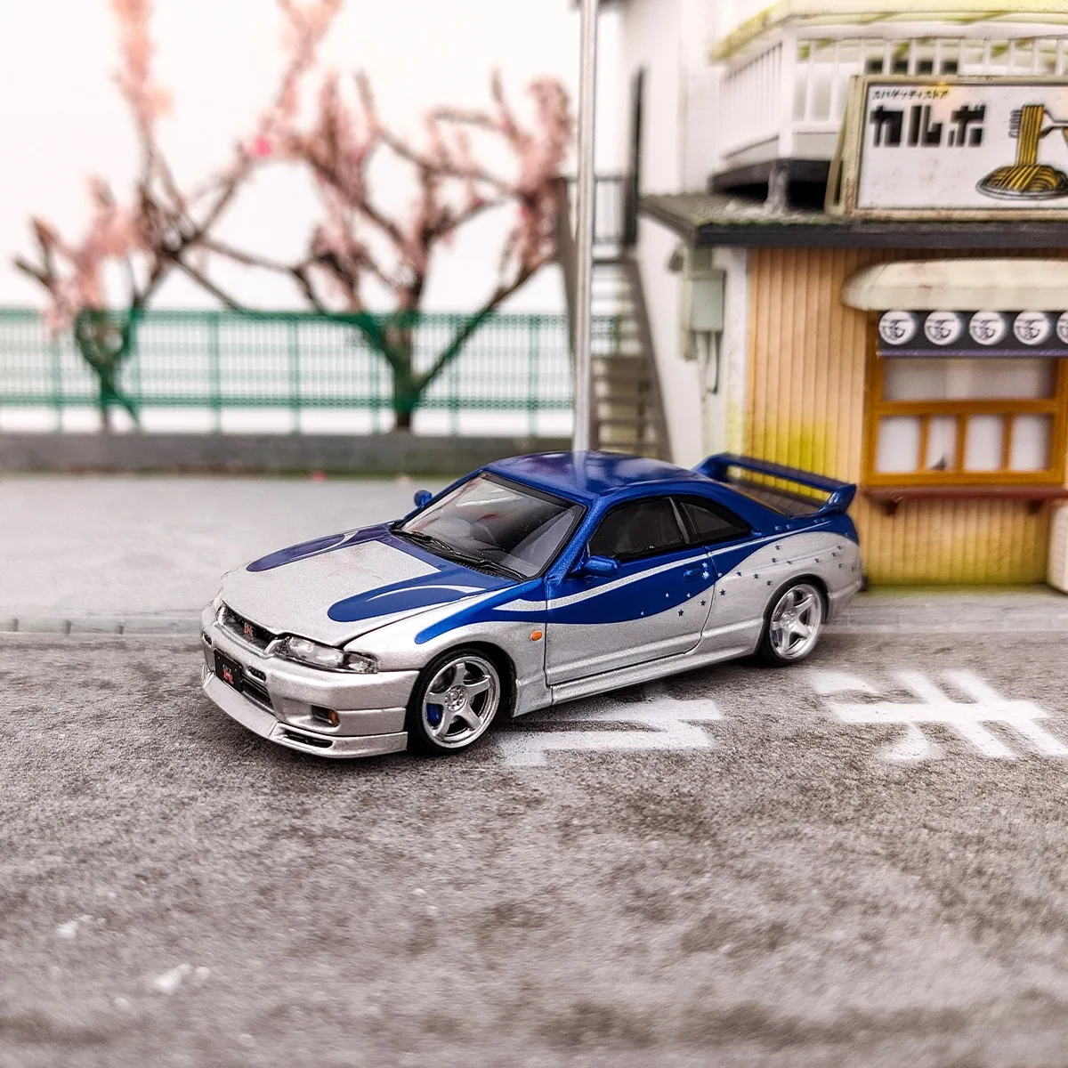 

1:64 Scale Nissan GTR R33 400R Skyline Alloy Car Model