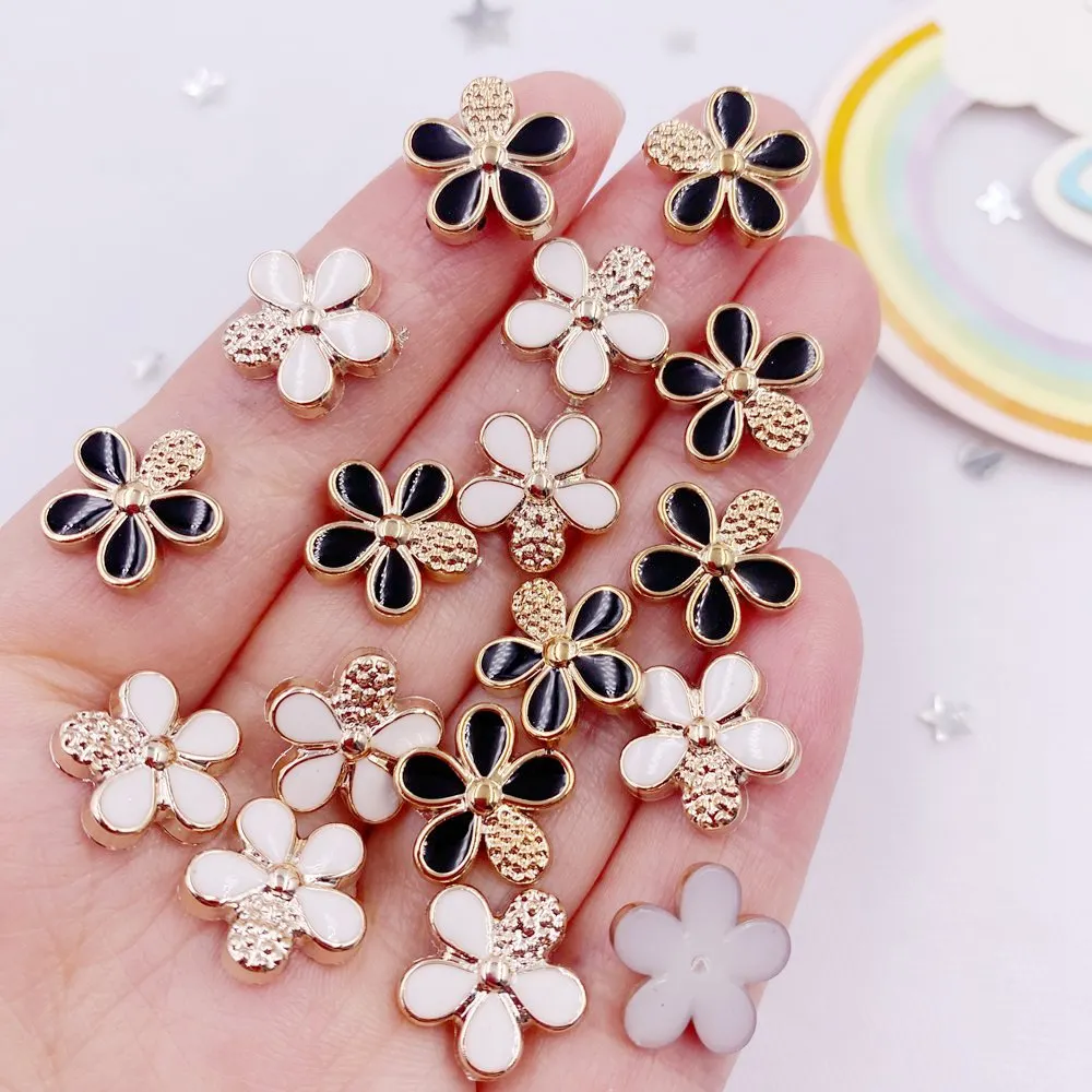 50pcs 다채로운 아크릴 화이트/블랙 컬러 황금 꽃 플랫 백 버튼 Applique DIY 스크랩북 장식품 공예 Accessorie V02