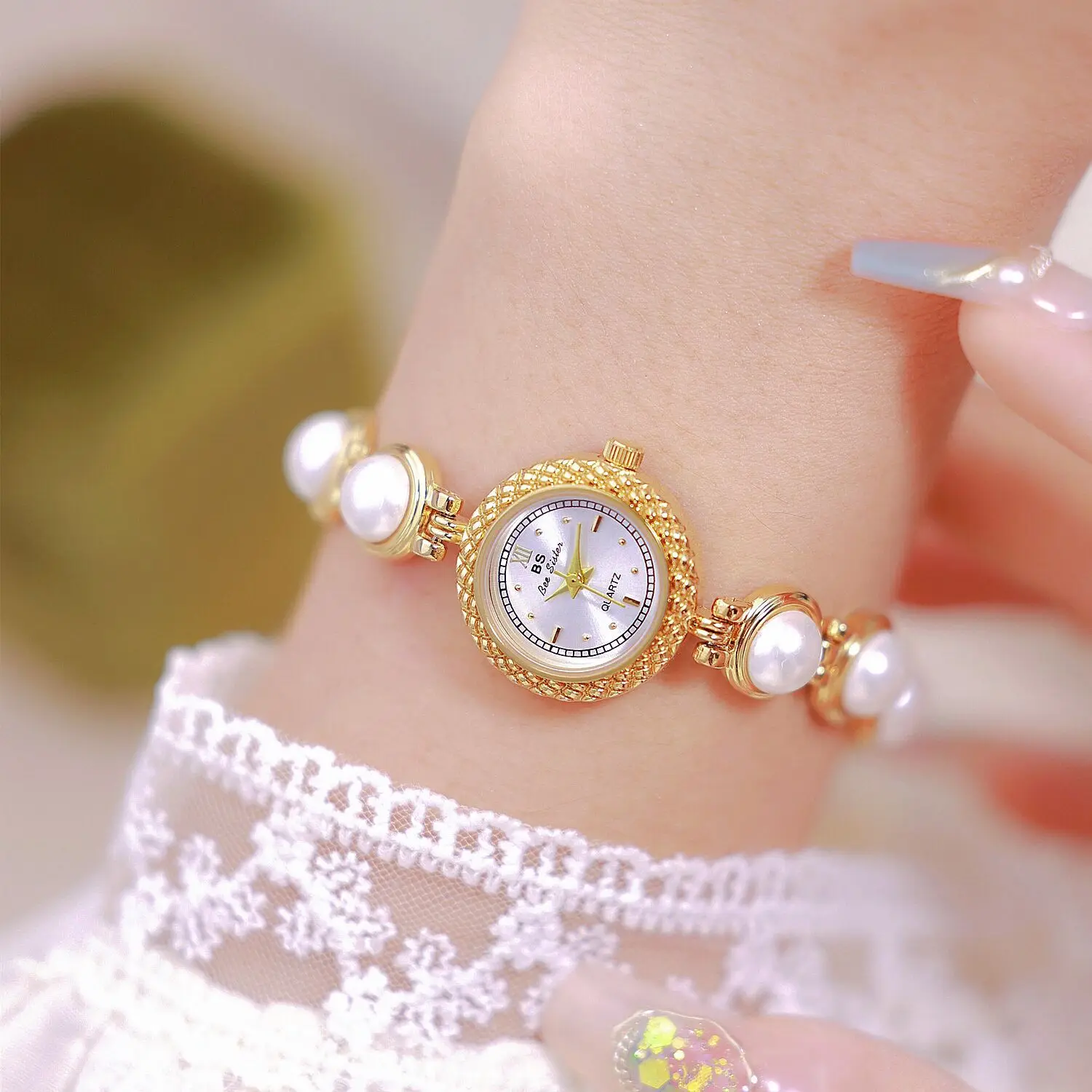 Reloj de pulsera para mujer estilo medieval con perlas_voghion.com