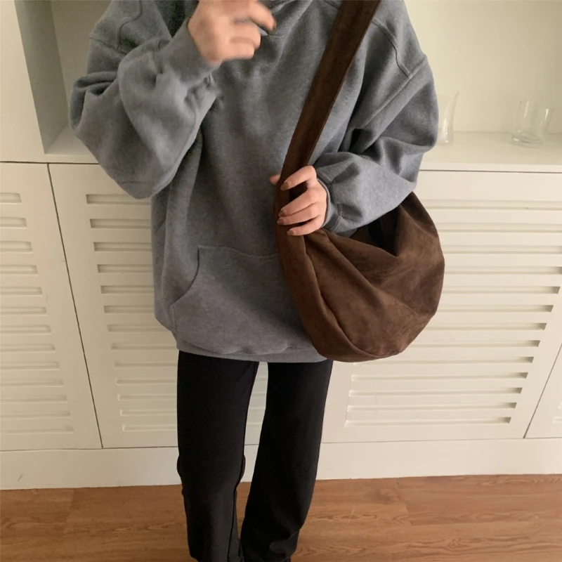 

Contemporary Large Capacity Crossbody Bag Perfect for Daily Use