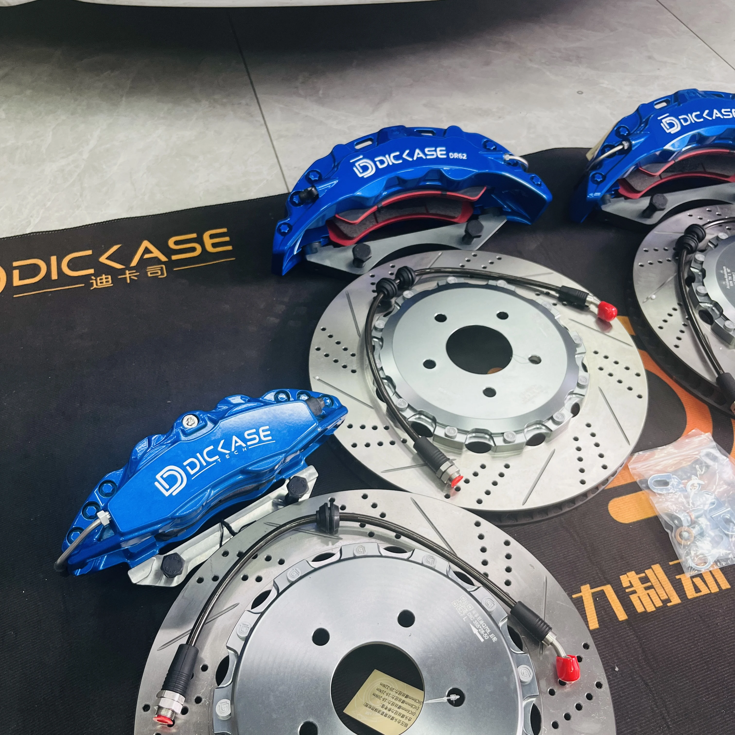 DR6/D42 Lightweight split forged calipers Dicase New design 6/4 piston with 345/355mm rotor for Chrysler 300c