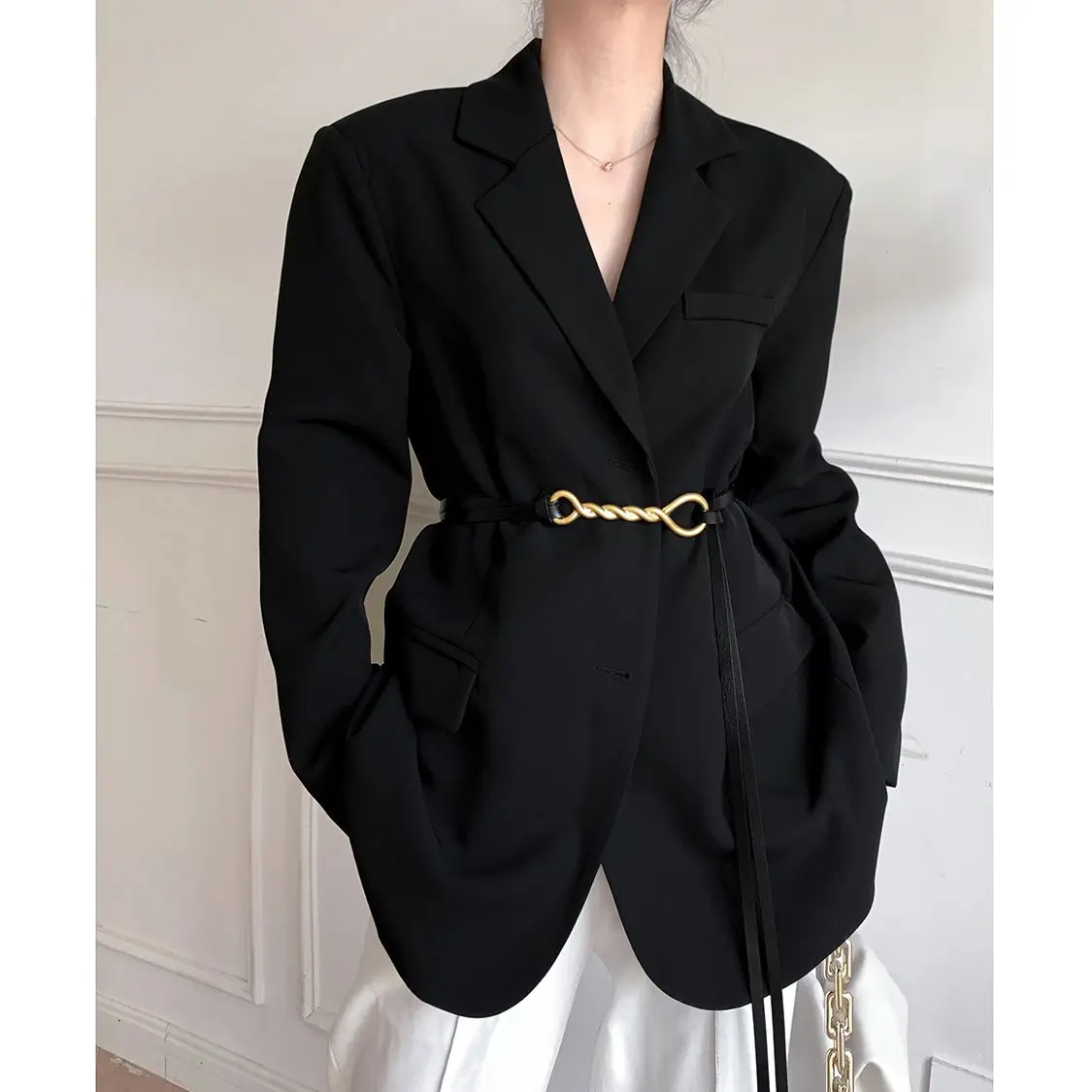 Black suit jacket Women's Spring and Autumn 2023 new autumn loose fitting large silhouette suit top  coats