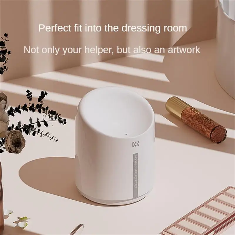 

Жидкий сепаратор для снятия макияжа с зарядным интерфейсом Type-c