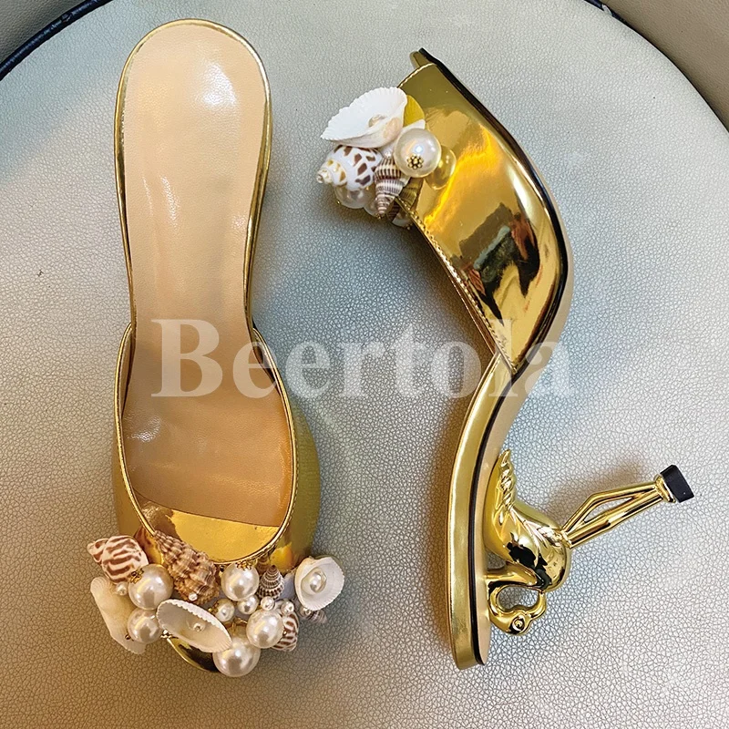 

Novelty Golden Flamingo Heel High Heel Slippers Women Shell Pearl Decor Peep Toe Strange Sandals Sexy Patent Leather Dress Shoes