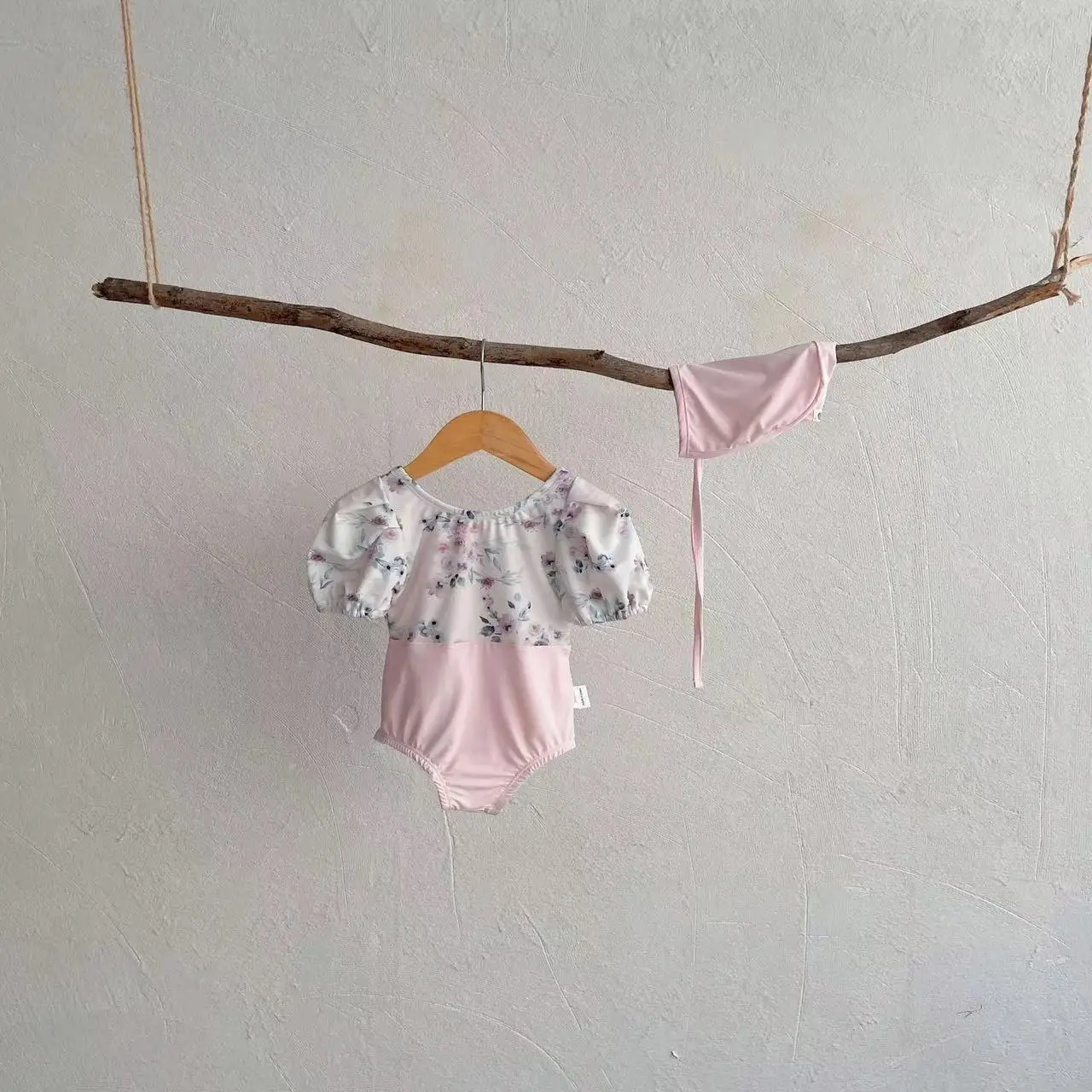Little Girl's One-Piece Swimsuit Soft Silk Swimming Wear with Free Swimhat