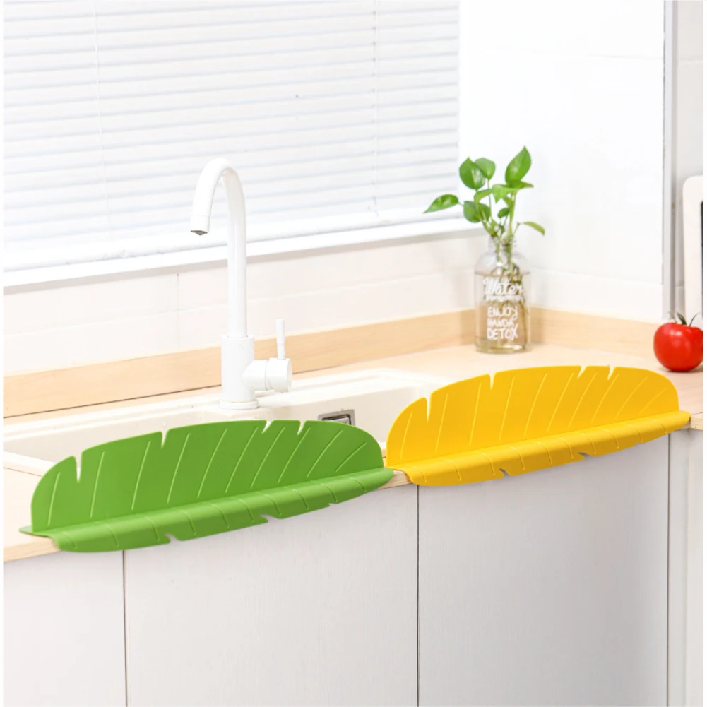 Kitchen Water Splash Guards Waterproof Oil-Proof Sink Baffle Silicone Anti-Splash Home Suction Retaining Plate Bathroom Supplies