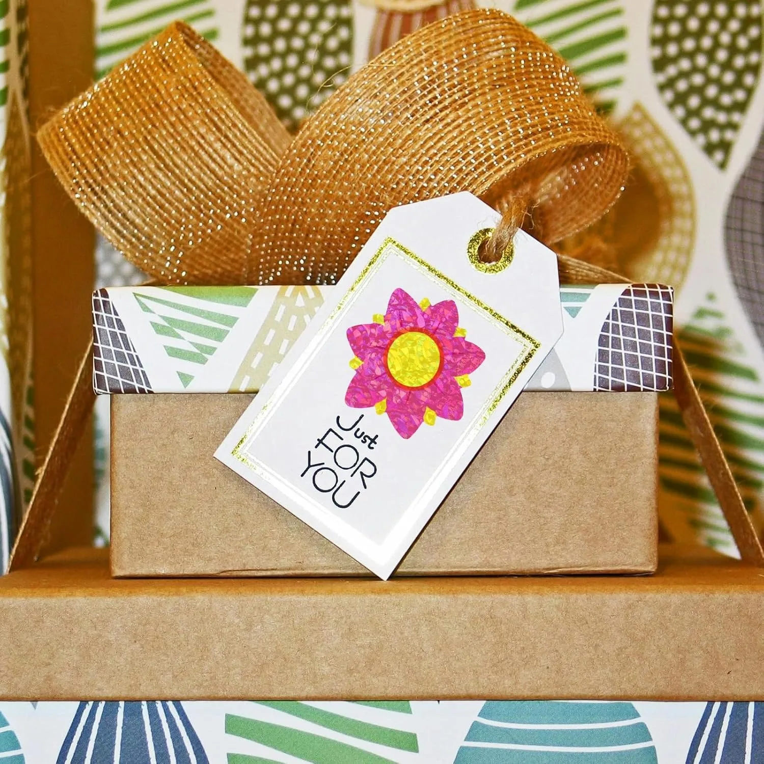 500pcs 1" Laser Flower Sticker Roll Cute Flower Shape Sealing Sticker Color Waterproof Self-adhesive Sticker Gift Packaging Stic