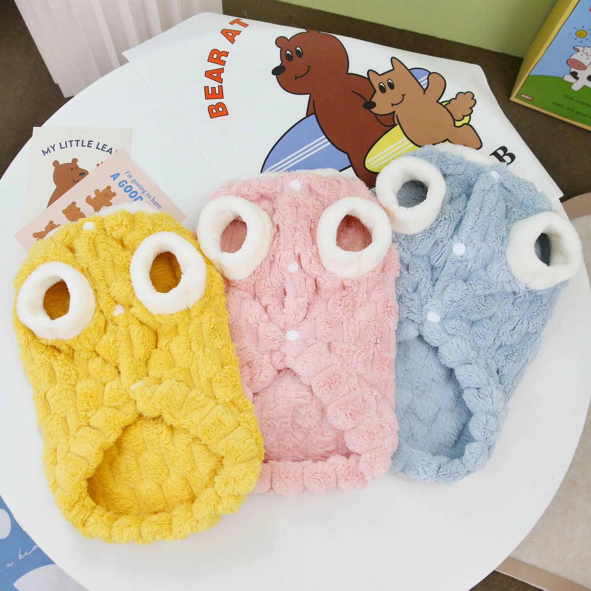 따뜻한 겨울 애완동물 옷 귀여운 강아지 조끼 D링 포함 부드러운 플러시 소재 강아지 옷 작은 강아지와 고양이용