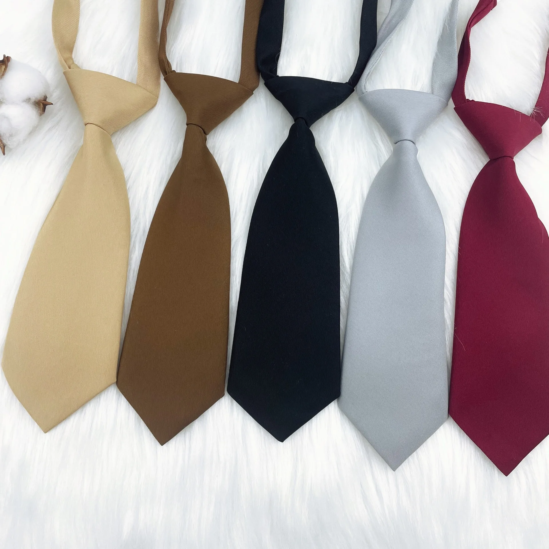 

Ultra short small tie, solid color, lazy and cute, college style, no need to wear Japanese stripes, retro brown, kindergarten ma