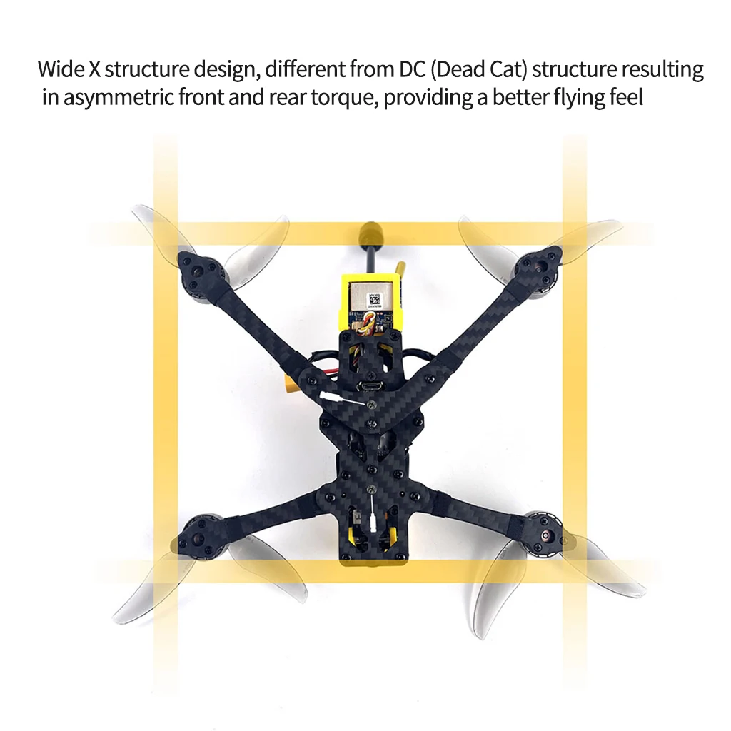 Drone FPV CineLog 35 Analog BNF ELRS RX en vol, capturant des images aériennes avec stabilité.