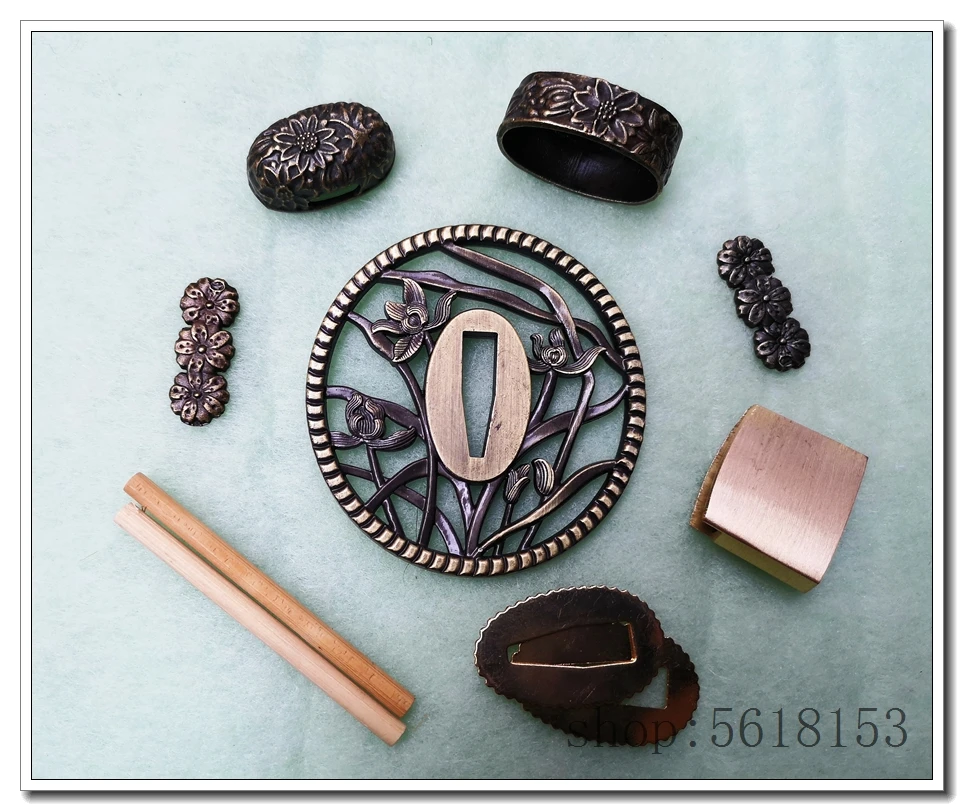 Aloy Flower Tsuba Fuchi Menuki Per Katana Wakizashi Tanto Giapponese
