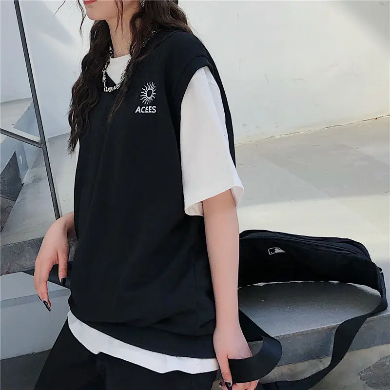 Autumn 2022 Women's Clothing New Embroidery V-neck Vest Female Student Korean Style Loose Sleeveless Top Casual Vest for Girl
