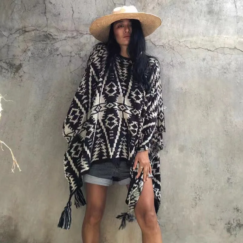 

Женский пуловер с кисточками и рукавом «летучая мышь»