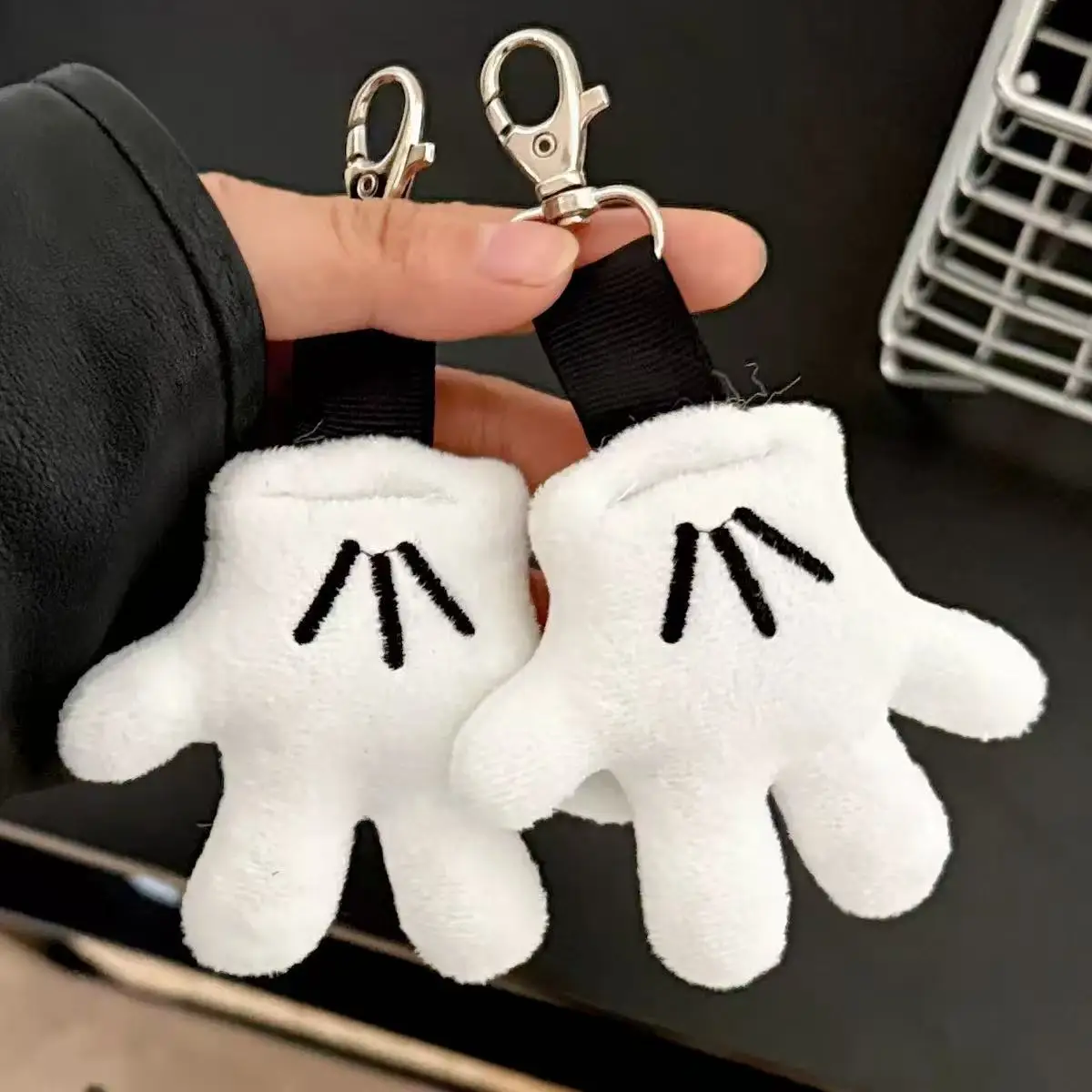 Porte-clés Mains de Dessin Animé Peluche | Mignon & Unique
