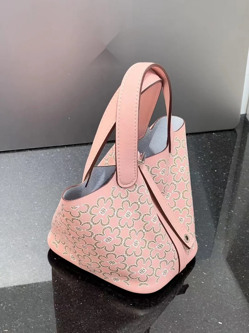 2024 Neue echte Lederkopfschicht Rindsleder Mini-Gemüsekorb Siebdruck Blumeneimer Kordelzug Offene Damentasche_voghion.com