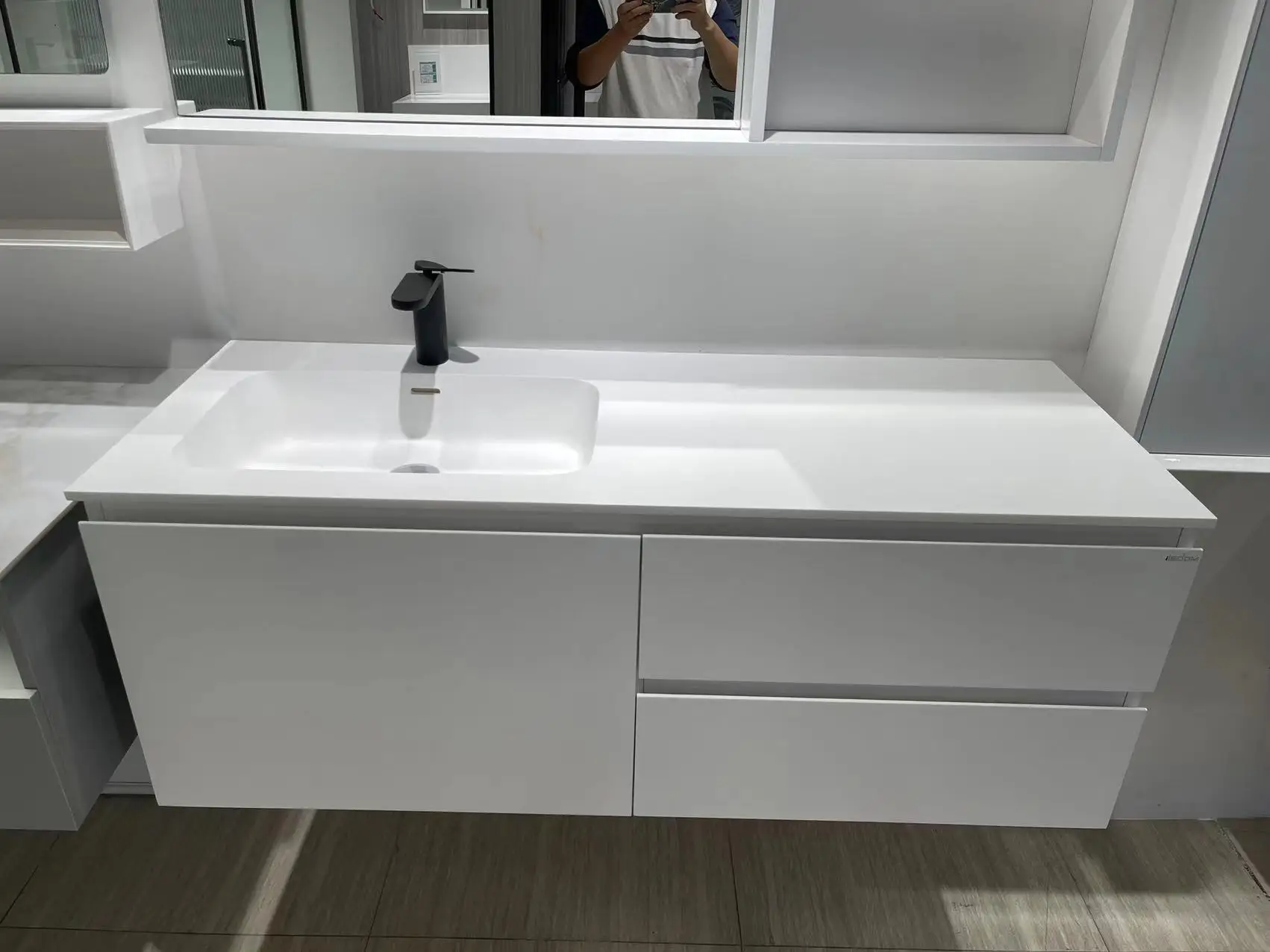 47.0&ldquo; Bathroom Furniture Corian Basin Oka Wood Cabinet Custom-Made Vanity Comb 005A