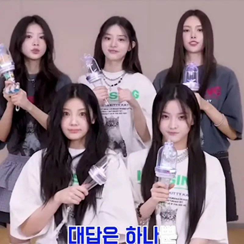 アイドル ILLIT bomb L/S T-SHIRT ILLIT - [BOMB] (OFFICIAL MD L/S T-SHIRT) – kpopalbums.com