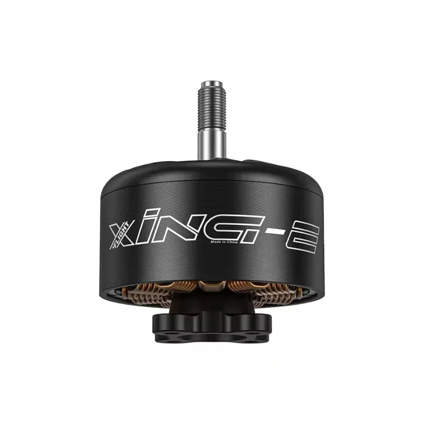 Moteur brushless IFlight XING-E 3314 900KV pour drone FPV cinelifter 6S, accompagné d'une hélice et d'un contrôleur ESC.