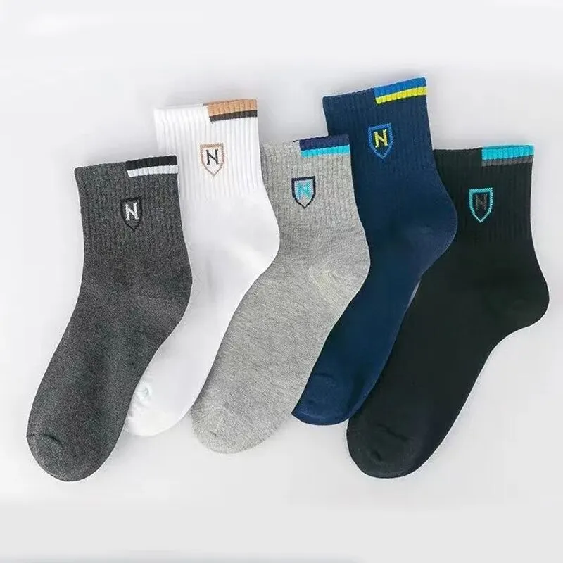 Men's Medium Length All-Season Fashion Sports Socks with Letter Pattern (Multiple Pairs Available)