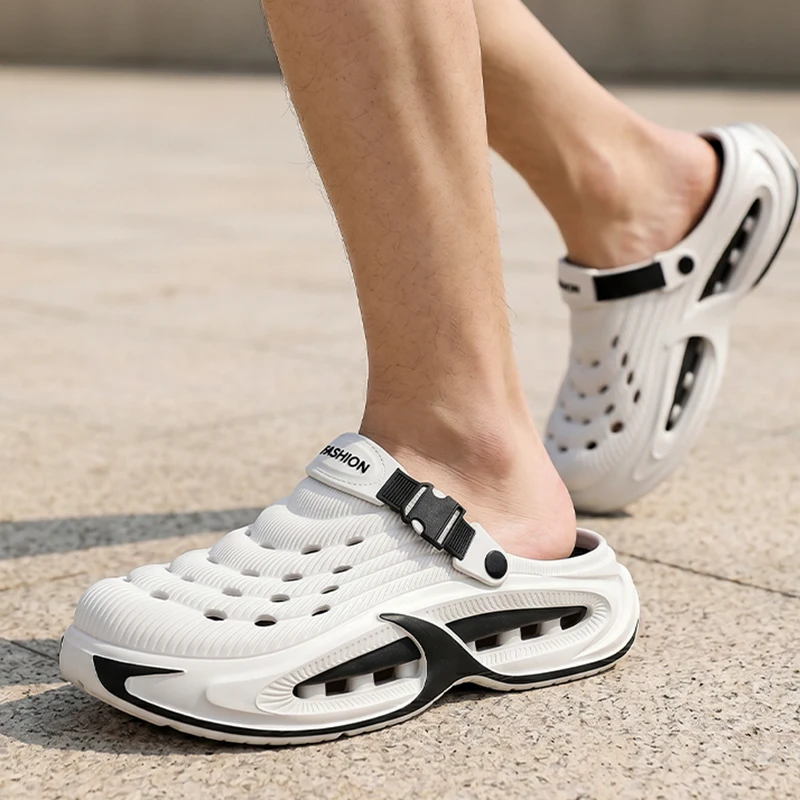 Große Größen 38-49 Modische Herren Sommer Outdoor Sport Clogs Rutschfeste Weiche Sohle Watbare Strand-Sandalen Gemütliche Ausgehöhlte Sandalen für Männer