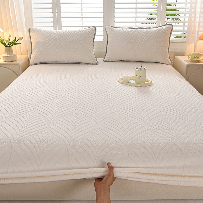 hot Leaf Pattern Thickened Milk Velvet Fitted Sheet Ultra Soft Warm Mattress Protective Cover Winter Dustproof Dirt-Proof Bed Cover new Presyo  1,815 Piso*Libreng Shipping