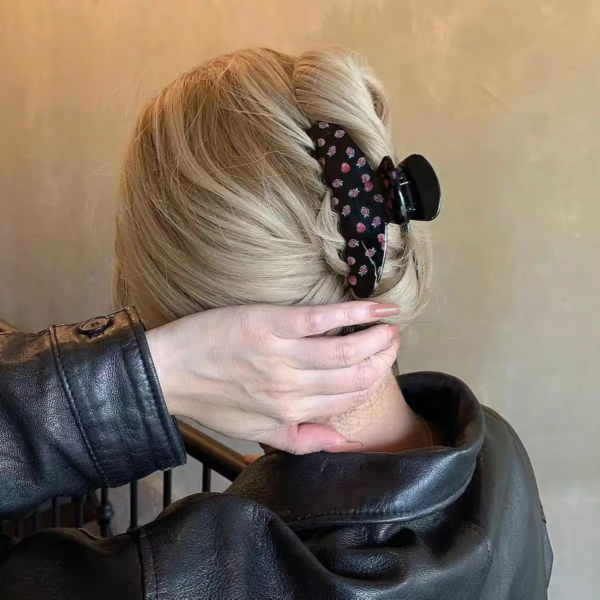 1 Stück Vielseitiger und schlichter „Ins Cherry“-Verschluss mit Diamantenbesatz, großformatiger, trendiger, leichter und frisch bedruckter, haifischförmiger Verschluss – Detail 11