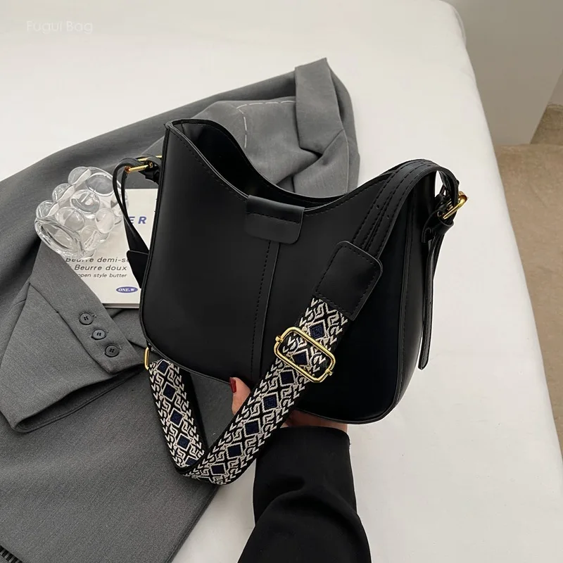 Women's Single Shoulder Crossbody Bag Handbag Fashionable Casual Simple Atmospheric New Wide Shoulder Strap for Commuting