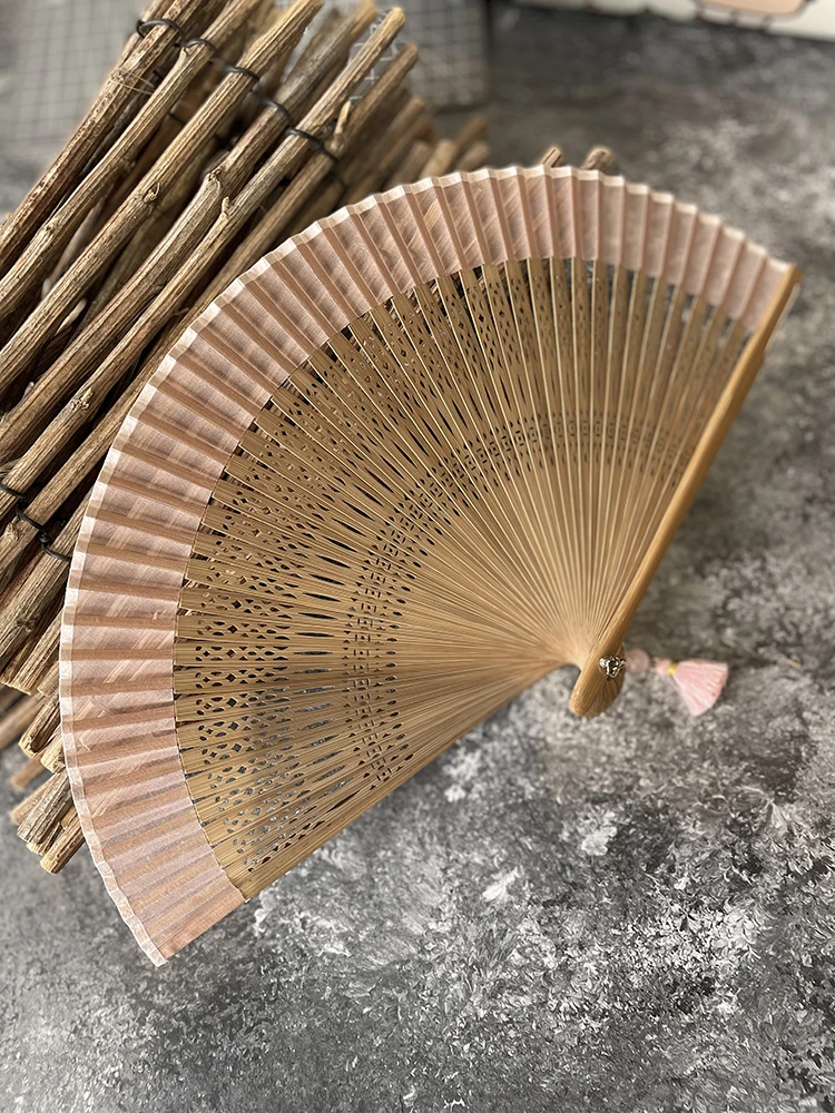 Description Picture 4 of itemMini compact folding fan Retro collection daily fan, convenient and practical to carry around, craftsmanship, gift decoration