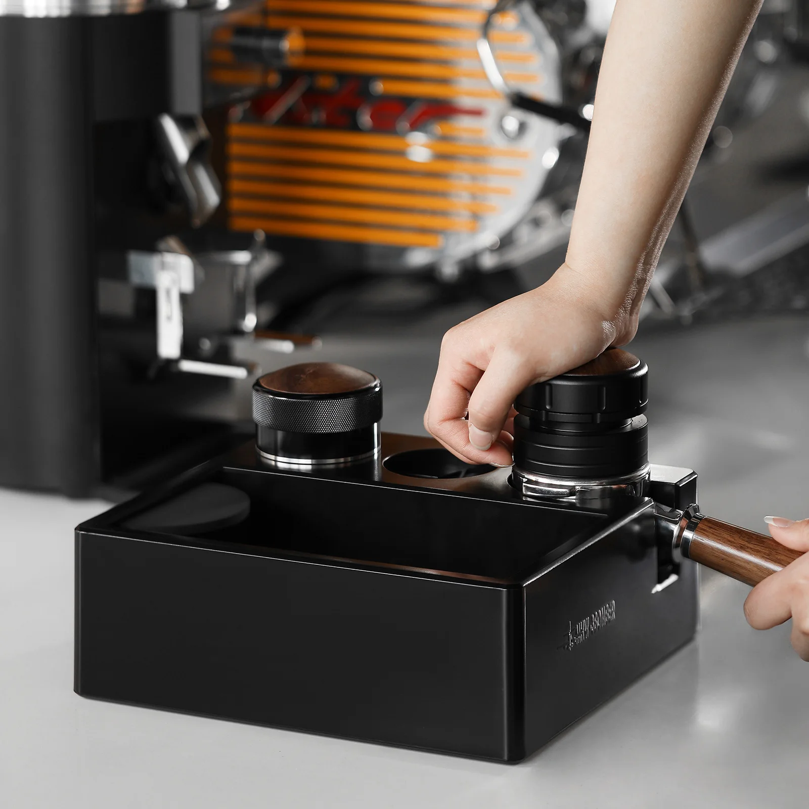 https://ae01.alicdn.com/kf/Sf28d2154361c462197dd342113521fb4I/Multifunctional-Knock-Box-Plastic-Adjustable-Tamping-Station-Fit-51-58mm-Espresso-Portafilter-Home-Barista-Coffee-Accessories.jpg