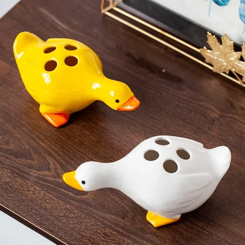 

Creative Ceramic Toothbrush Holder Duck Pen Holder Cute Cartoon Children's Toothbrush Holder Washing and Garnishing Decoration