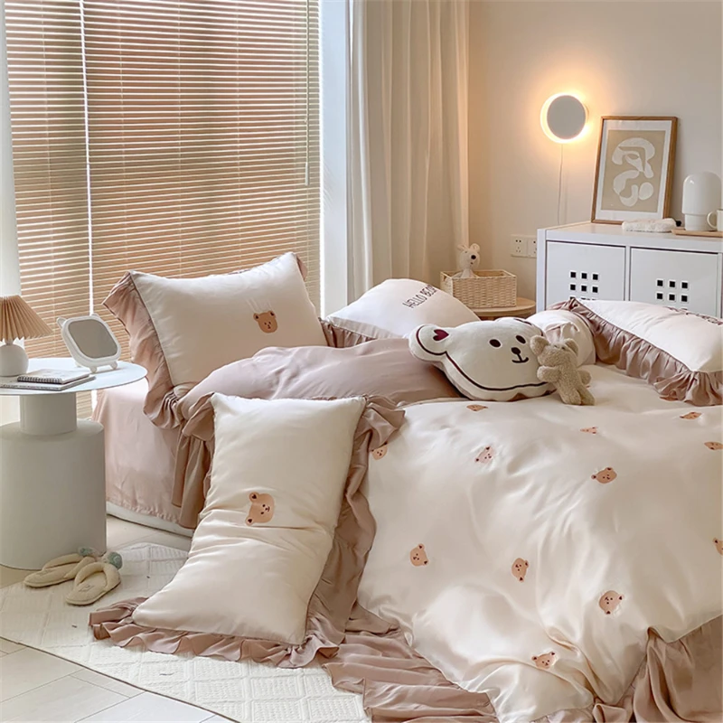 

INS cute bear embroidery 60 pieces of tencel four-piece set princess style lace ice silk quilt cover naked sleeping silky beddin